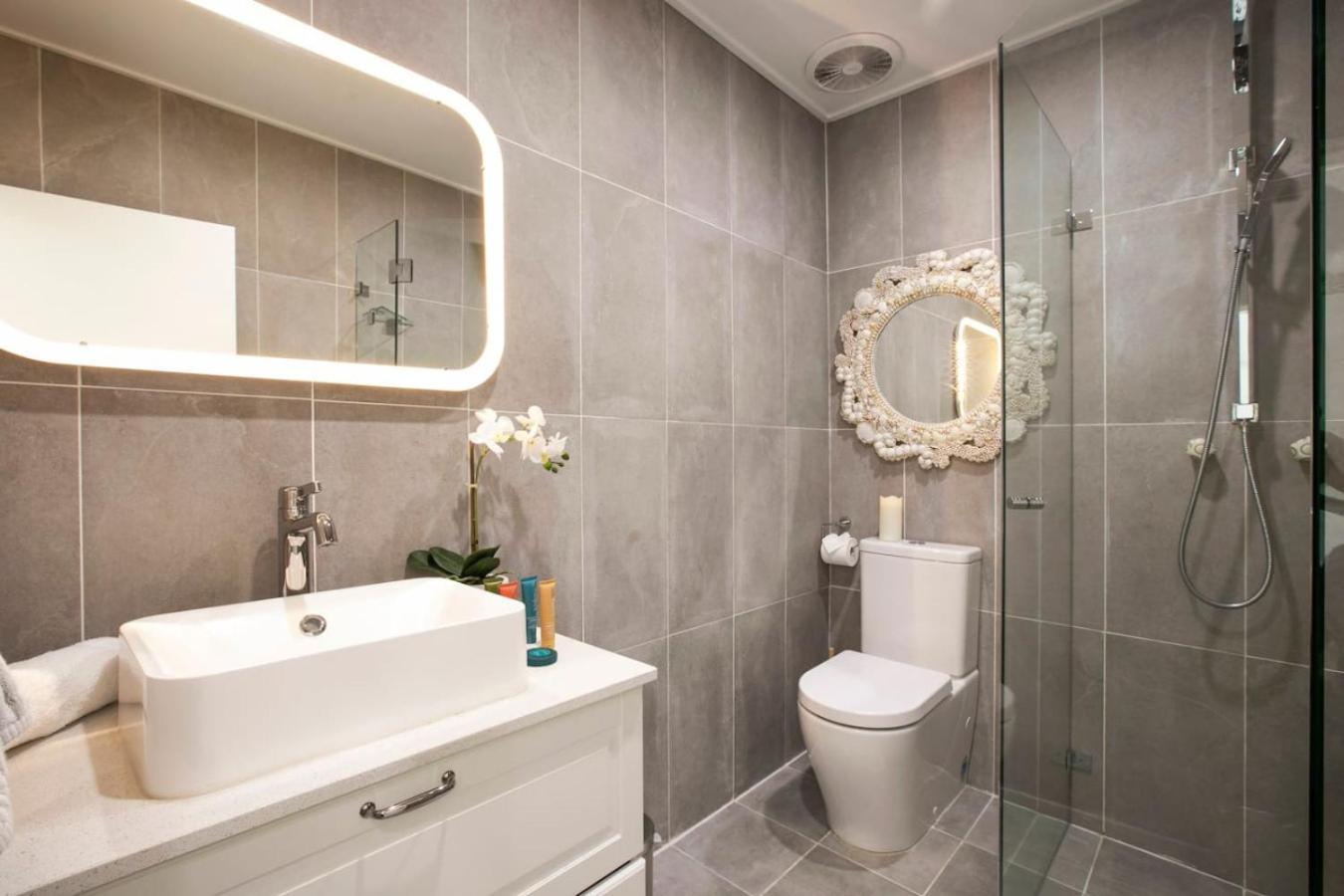 Charming Retreat In Exclusive Glebe Estate