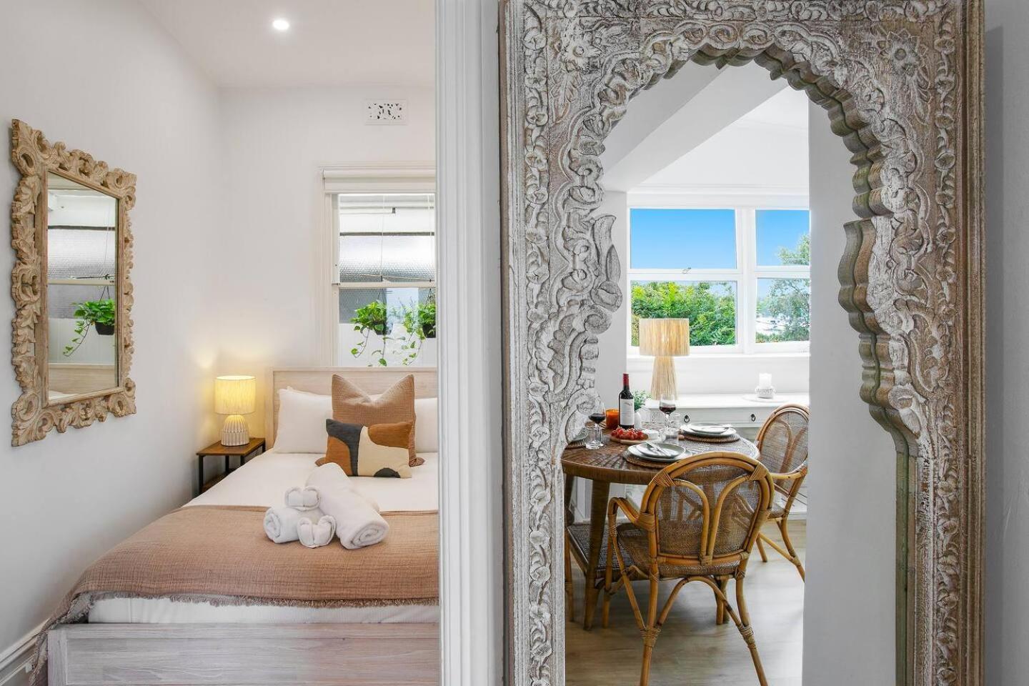 Charming Retreat In Exclusive Glebe Estate